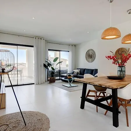 Brand New Gorgeous 2 Bed At Hills! 에스테포나