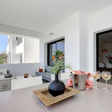 Brand New Gorgeous 2 Bed At Hills! * 에스테포나