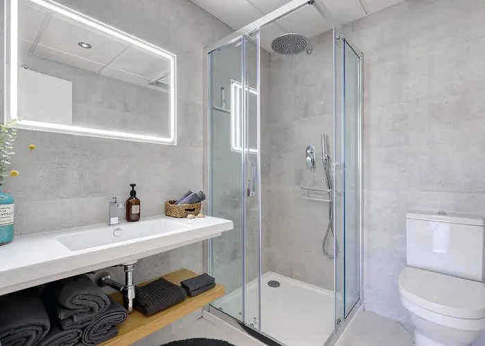 Brand New Gorgeous 2 Bed At Hills! *