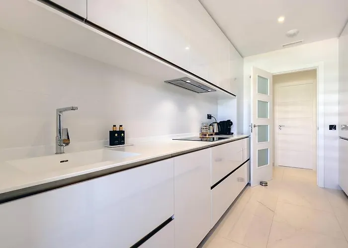 Brand New Gorgeous 2 Bed At Hills!