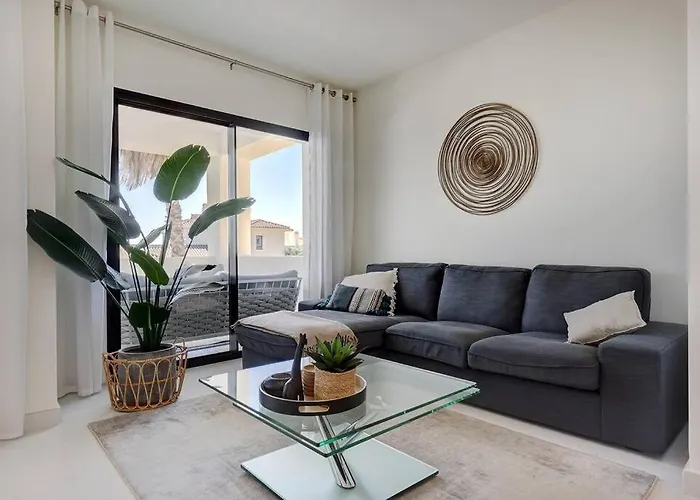 Brand New Gorgeous 2 Bed At Hills! *