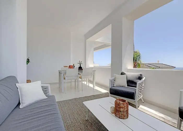 Brand New Gorgeous 2 Bed At Hills!