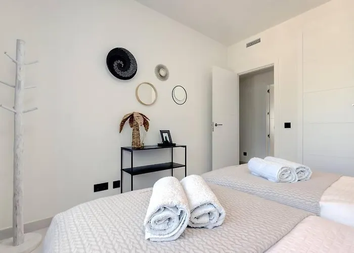 Brand New Gorgeous 2 Bed At Hills! *