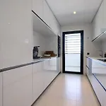 Brand New Gorgeous 2 Bed At Hills!