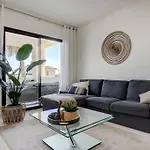 Brand New Gorgeous 2 Bed At Hills! *