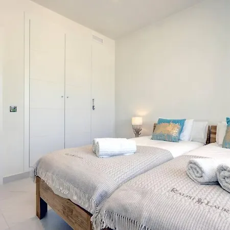 Апартаменты Brand New Gorgeous 2 Bed At Hills!