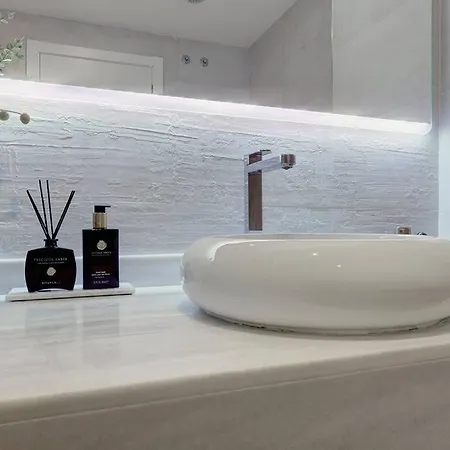 Brand New Gorgeous 2 Bed At Hills! 埃斯特波纳