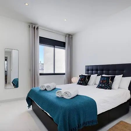 Brand New Gorgeous 2 Bed At Hills! 埃斯特波纳