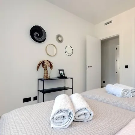 Brand New Gorgeous 2 Bed At Hills! *
