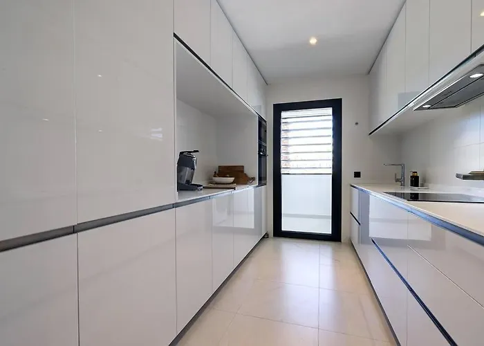 Brand New Gorgeous 2 Bed At Hills!